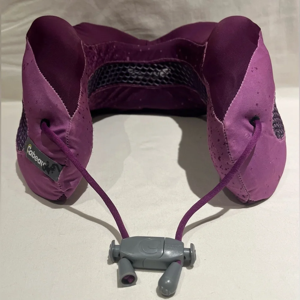 Cabeau Evolution Cool Memory Foam Travel Neck Pillow - Picture 2 of 8